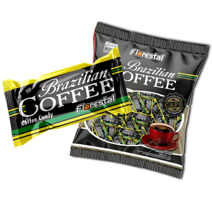 Pacote Florestal Brazilian Coffee ao fundo e uma bala individual embalada em destaque.