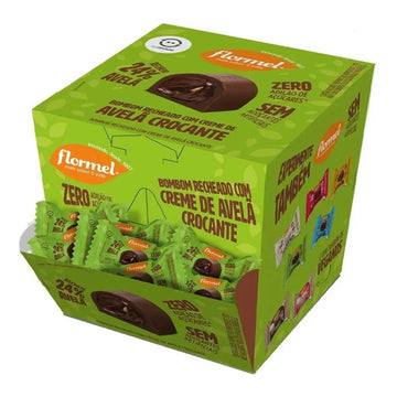 Display verde Flormel de bombons recheados com creme de avelã crocante, com unidades embaladas à mostra.