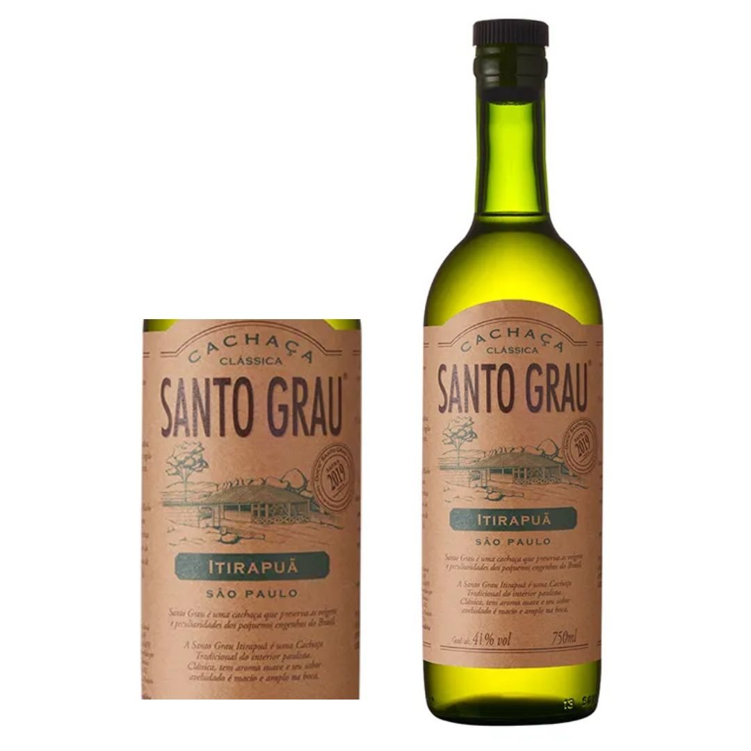 Garrafa de cachaça Santo Grau Itirapuã e detalhe ampliado do rótulo.