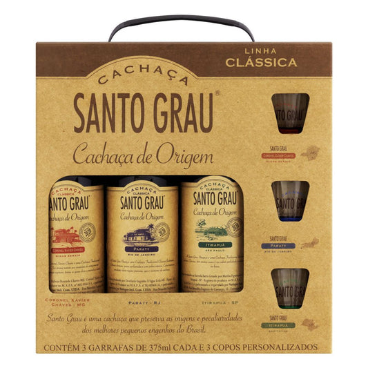 Kit Cachaça Santo Grau Linha Clássica com três garrafas de 375 ml e três copos personalizados.