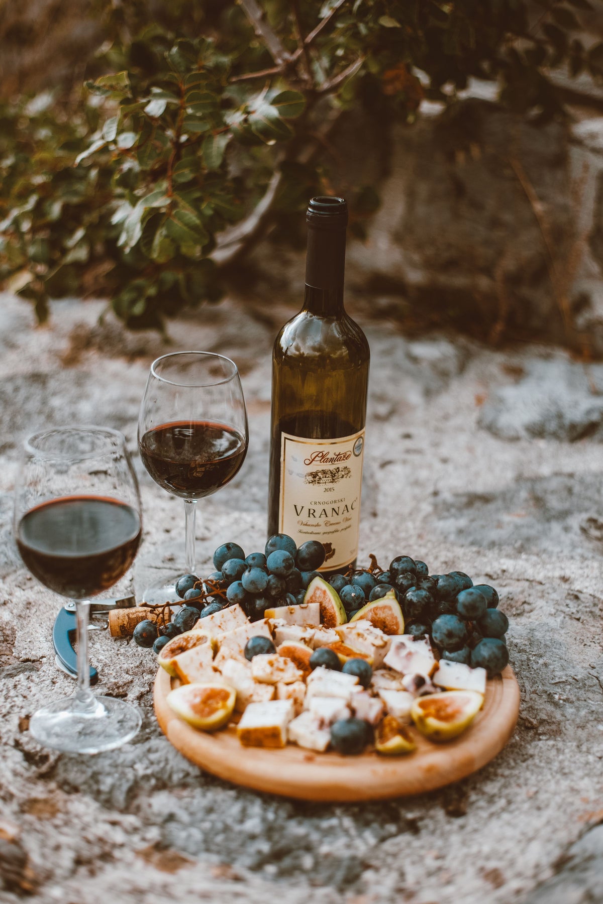 Tábua de vinho e queijo — catálogo Alto Mercado