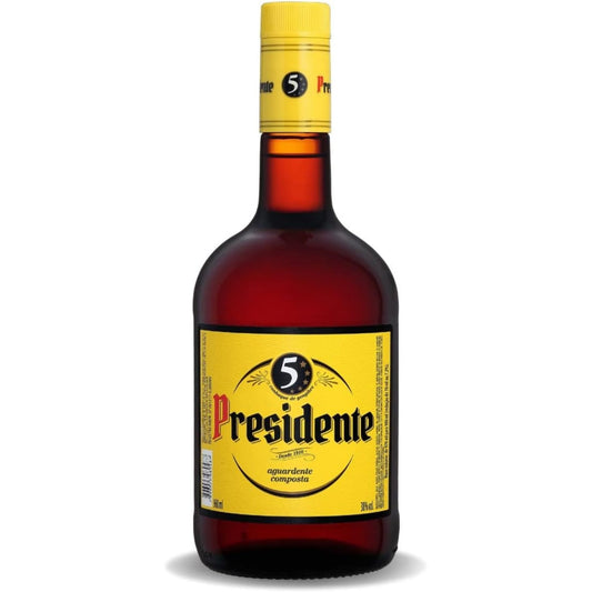 Garrafa de aguardente composta Presidente 900 ml, com rótulo amarelo e tampa amarela.