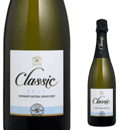 Garrafa inteira e detalhe ampliado do rótulo do espumante Salton Classic Brut
