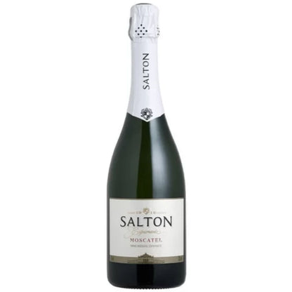 Garrafa verde de espumante Salton Moscatel com rótulo branco e cápsula branca.