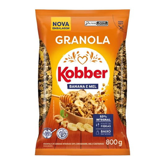 Pacote laranja de granola Kobber Banana e Mel 800 g, com indicação de 53% integral, fonte de fibras e baixo em sódio.