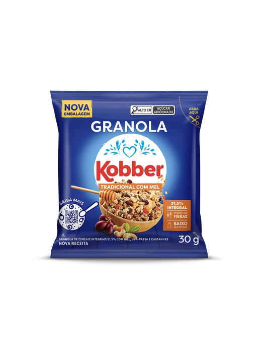 Frente do sachê azul de granola Kobber Tradicional com Mel, 30 g, com destaque para cereais integrais, fibras e baixo teor de sódio.