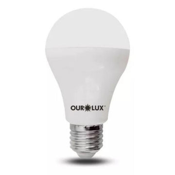 Lâmpada LED branca Ourolux com bulbo fosco e base metálica rosqueável.