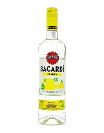 Garrafa de Bacardi Limon com rotulo branco e amarelo e ilustracoes de frutas citricas.