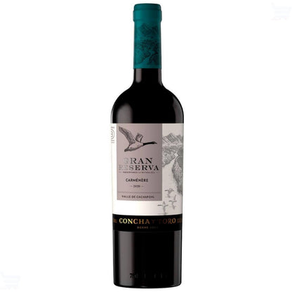 Garrafa de vinho tinto Concha y Toro Gran Reserva Carmenere 2020, com rótulo claro e cápsula verde.