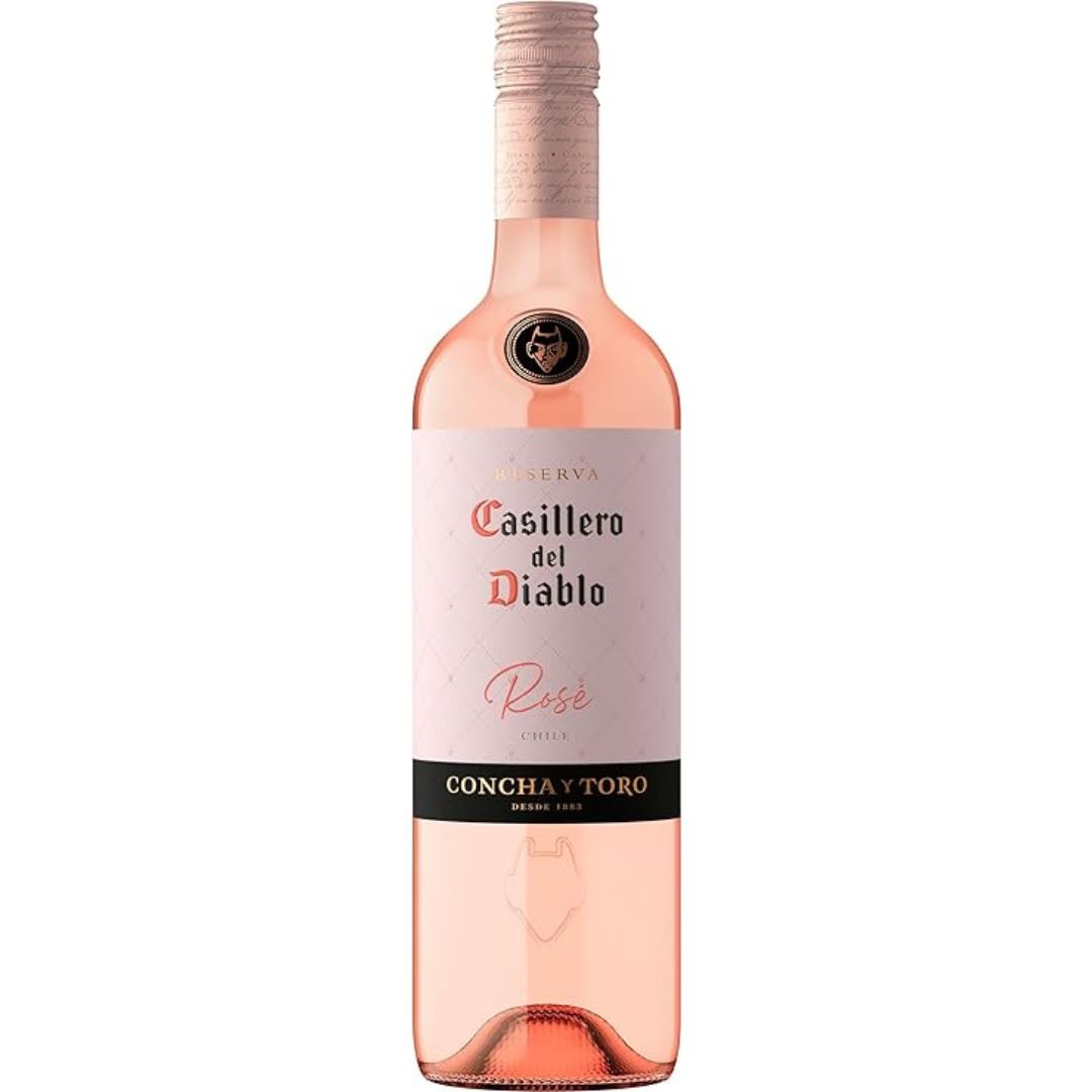Garrafa de vinho rosé Casillero del Diablo da Concha y Toro, com rótulo rosa e líquido rosado.
