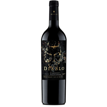 Garrafa de vinho tinto Diablo Black Cabernet Sauvignon com rótulo preto e dourado