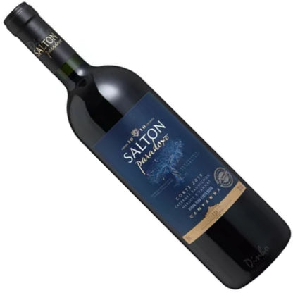 Garrafa de vinho Salton Paradoxo inclinada, com rótulo azul em destaque.
