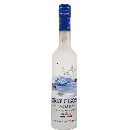Garrafa branca de Vodka Grey Goose 200 ml com tampa azul e ilustração de aves e paisagem.