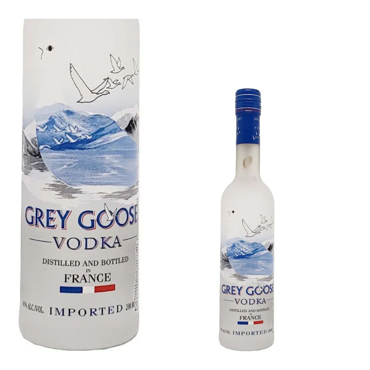 Detalhe do rótulo Grey Goose Vodka e garrafa de 200 ml ao lado.