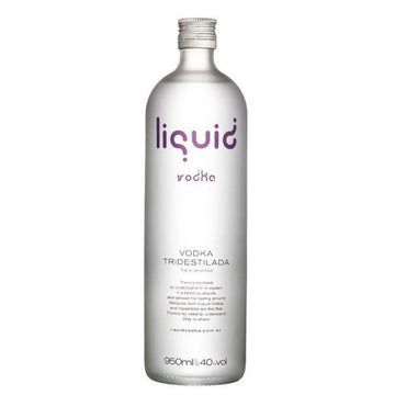 Garrafa prateada de Vodka Liquid com tampa metálica; rótulo indica 950 ml e 40% vol.