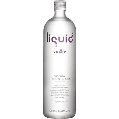 Vista frontal da garrafa prateada de Vodka Liquid, com indicação de vodka tridestilada, 950 ml e 40% vol.