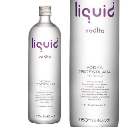Garrafa de Vodka Liquid ao lado de um close do rótulo, que mostra 950 ml e 40% vol.