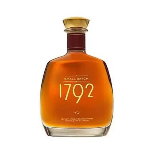 Garrafa de bourbon 1792 Small Batch com líquido âmbar e tampa dourada.