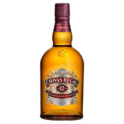 Garrafa âmbar de Chivas Regal 12 anos com rótulo de blended Scotch whisky.